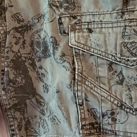 WRG Jean Co. Shorts, Olive-green with designs in black, Size 8R - Picture 8 of 14